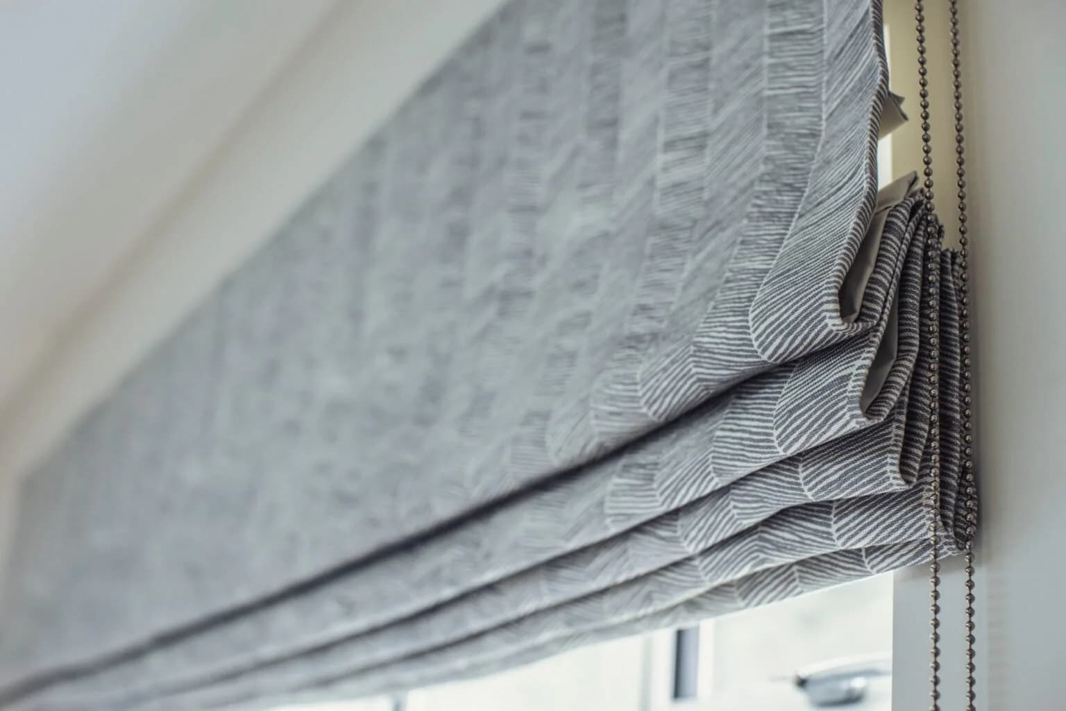 From Fabric to Finish: How to Pick the Right Roman Blinds